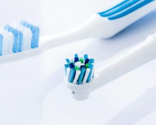 cepillo de dientes eléctrico o manual