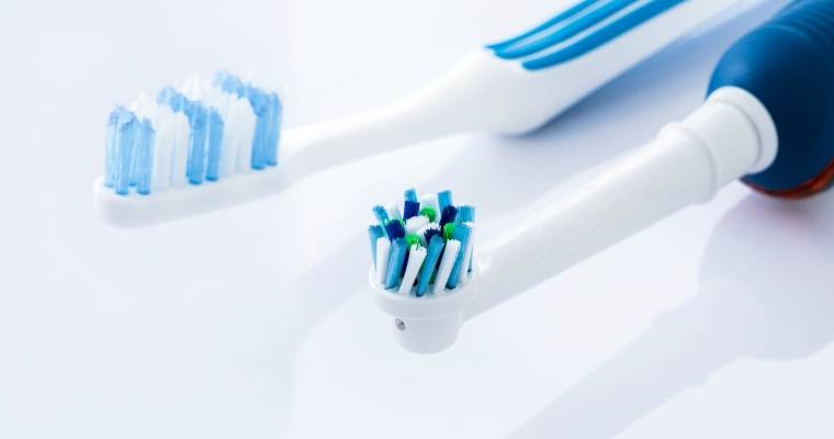 Cepillo de dientes eléctrico o manual